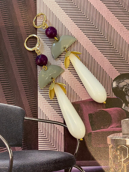 Orecchini goccia, smalto mezzaluna e pietra