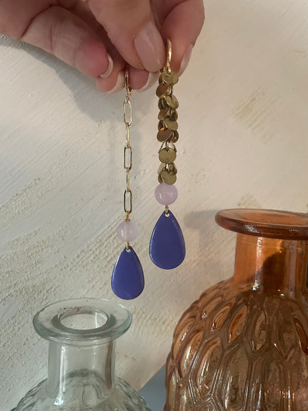 Gemelli diversi con gocce in smalto viola