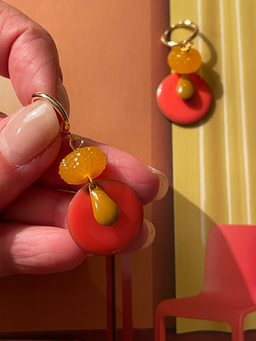 Orecchini piccoli con doppio smalto e caramella