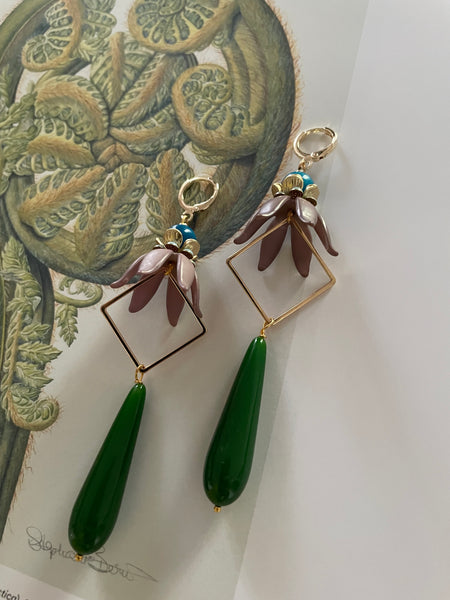 Orecchini con fiori, goccia e motivo geometrico