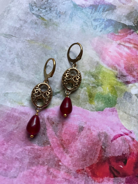 Orecchini con motivo traforato a otto