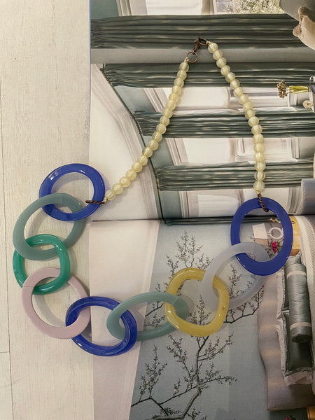 Collana di resina ad anelli grandi colorati