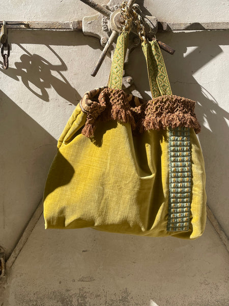 Borsa-sacca grande in velluto verde acido e frange