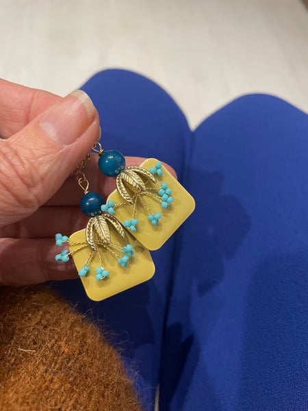 Orecchini smalto quadrato, germoglio e fiorellini