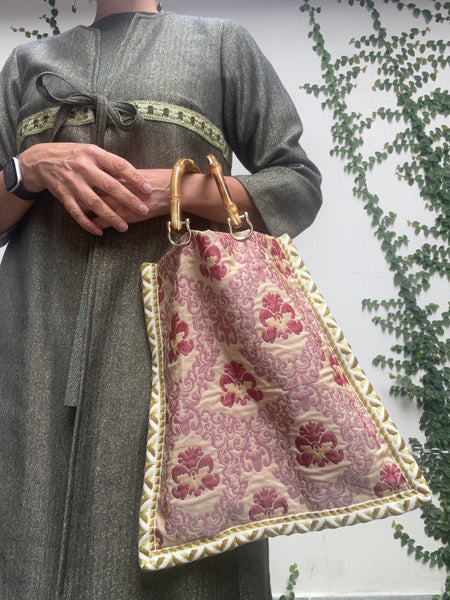 Borsa “contromano” velluto giallo acido e damascato malva
