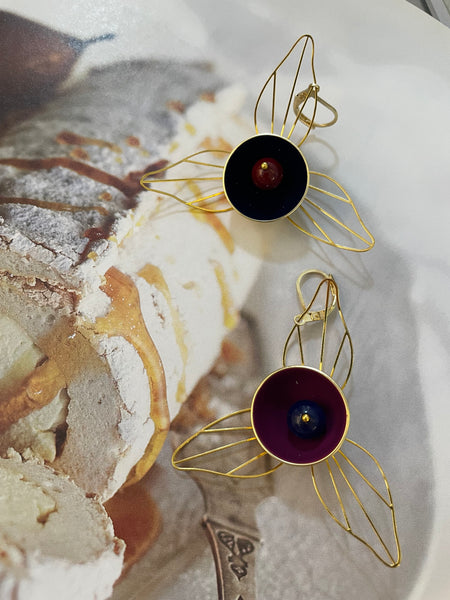 Gemelli diversi fiore etereo e smalto concavo