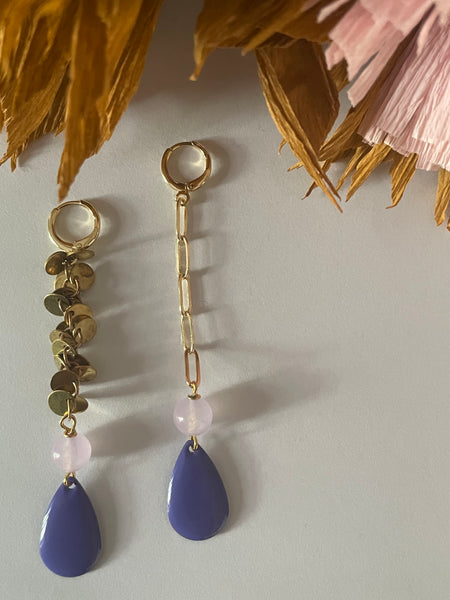 Gemelli diversi con gocce in smalto viola