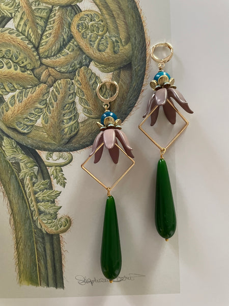 Orecchini con fiori, goccia e motivo geometrico