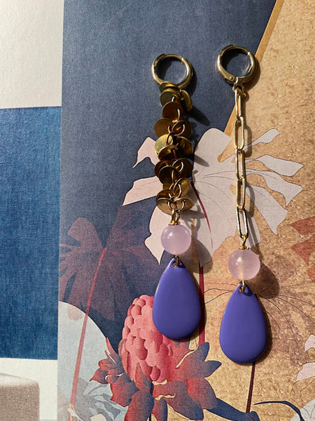 Gemelli diversi con gocce in smalto viola