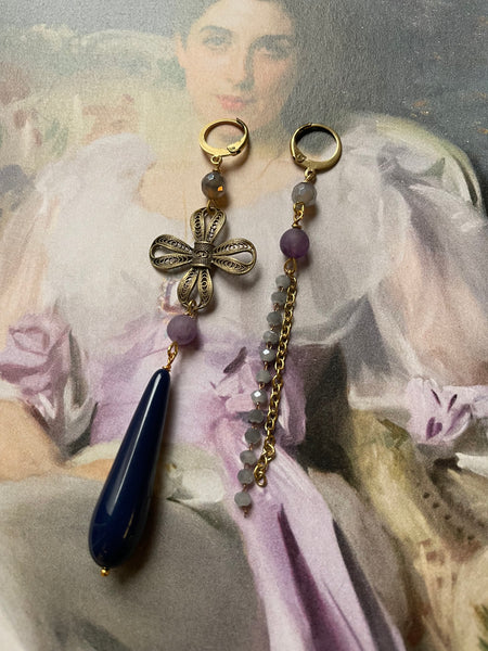 Gemelli diversi grigio viola e blu con fiocco