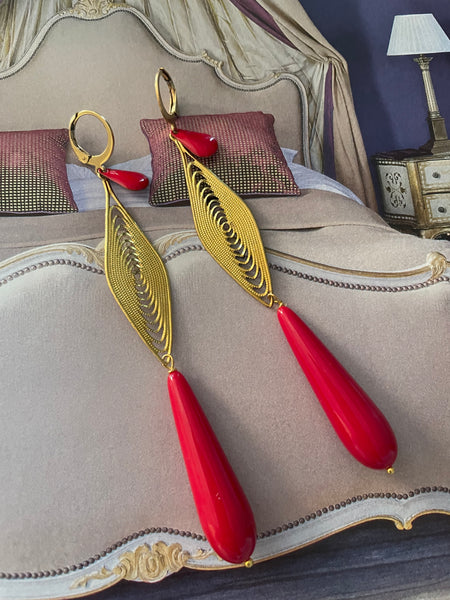 Orecchini affusolati con goccia e smalto