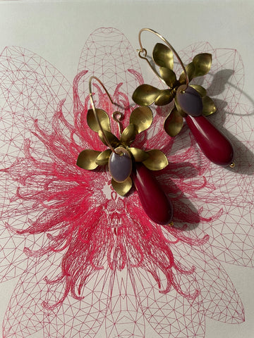 Orecchini fiore doppio, goccia in resina e smalto