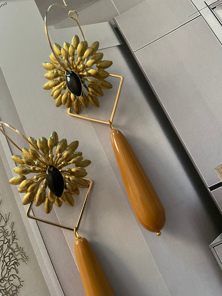 Orecchini fiore zig zag, goccia e smalto nero