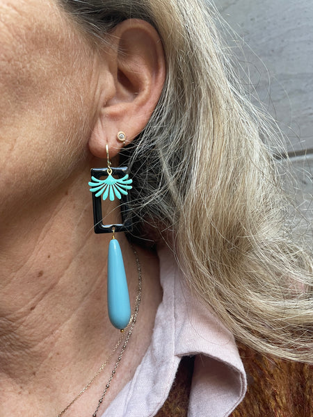 Orecchini goccia resina, rettangolo nero e smalto a fontanella