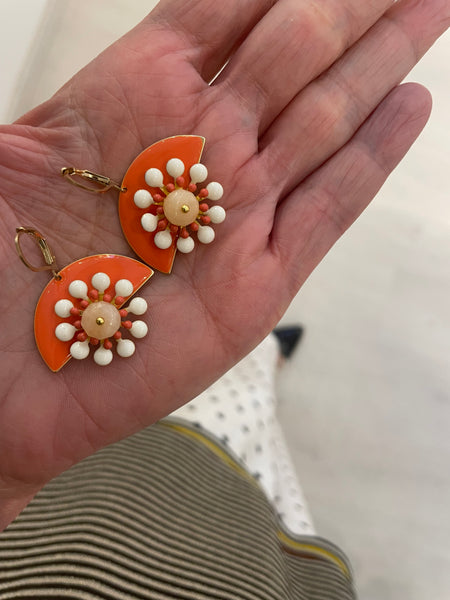 Orecchini mezzaluna arancio e fiore