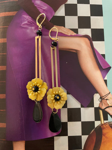 Orecchini rettangolo vuoto, fiore giallo e smalto