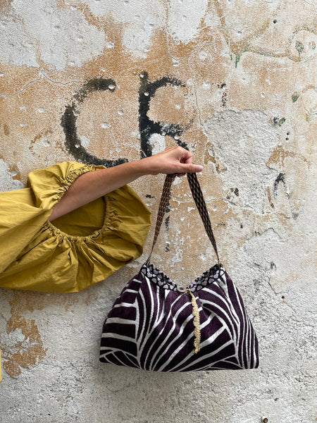 Borsa grande in velluto a onde color prugna
