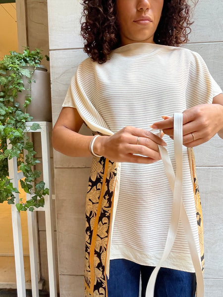 Top foulard beige a righe e fiori neri