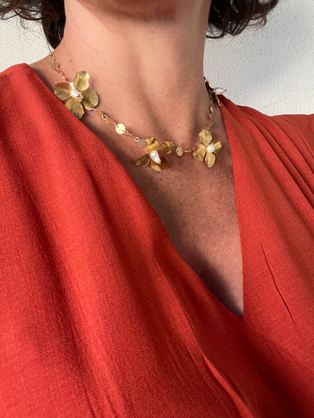 Collana girocollo fiori e perle di fiume