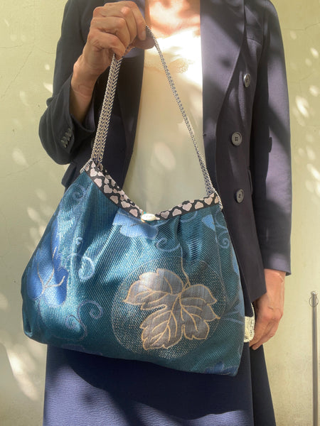 Borsa grande in tessuto blu fiorato