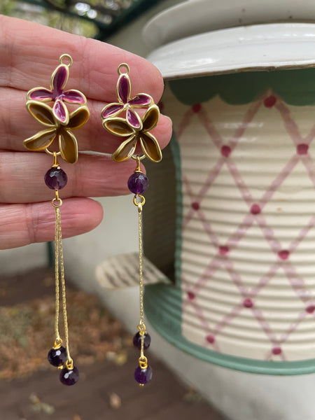Orecchini doppio fiore e catenine con pietre viola