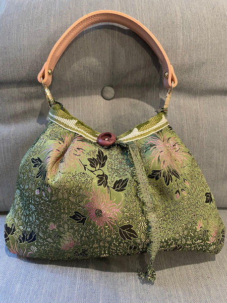 Borsa media in tessuto giapponese verde e crisantemi