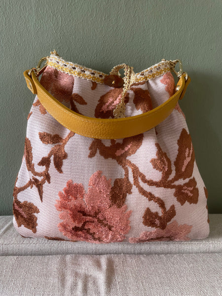 Borsa media con fiori marrone e rosa
