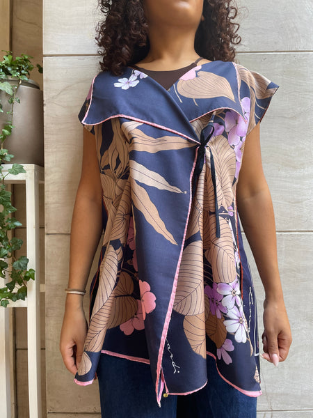 Top foulard incrociato sui toni del blu, fiorato