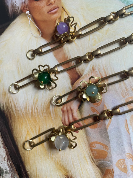 Bracciale a maglia rettangolare e fiore
