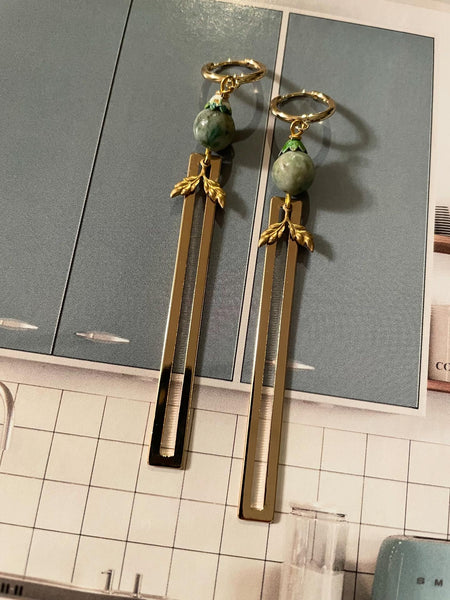 Orecchini rettangolo vuoto e foglioline