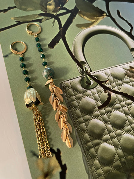 Gemelli diversi con rosario e fogliette