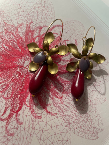 Orecchini fiore doppio, goccia in resina e smalto