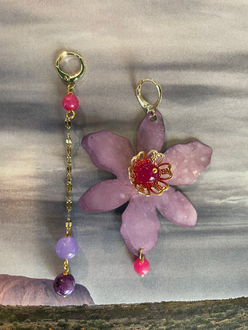 Gemelli diversi fiore grande in paillette viola
