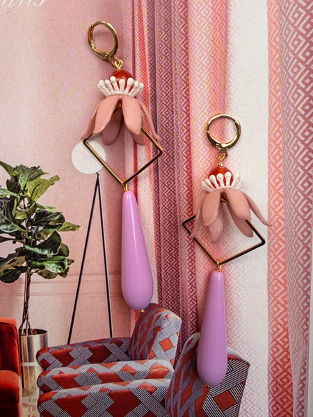 Orecchini con fiori, goccia e motivo geometrico