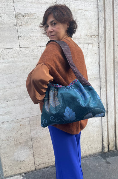 Borsa grande in tessuto blu con manico a cravatta