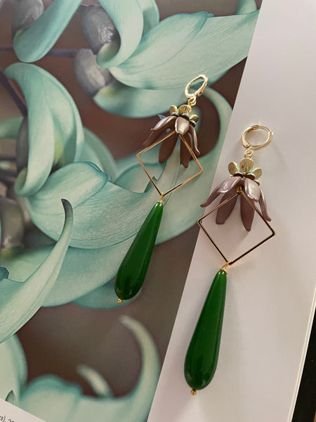 Orecchini con fiori, goccia e motivo geometrico