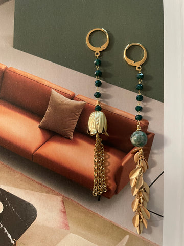 Gemelli diversi con rosario e fogliette