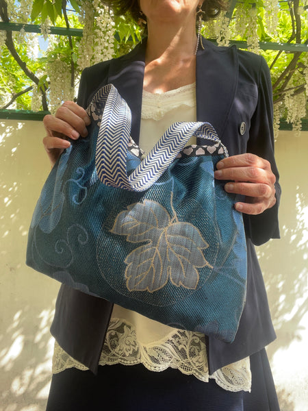 Borsa grande in tessuto blu fiorato