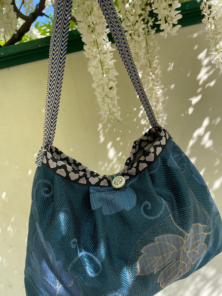Borsa grande in tessuto blu fiorato