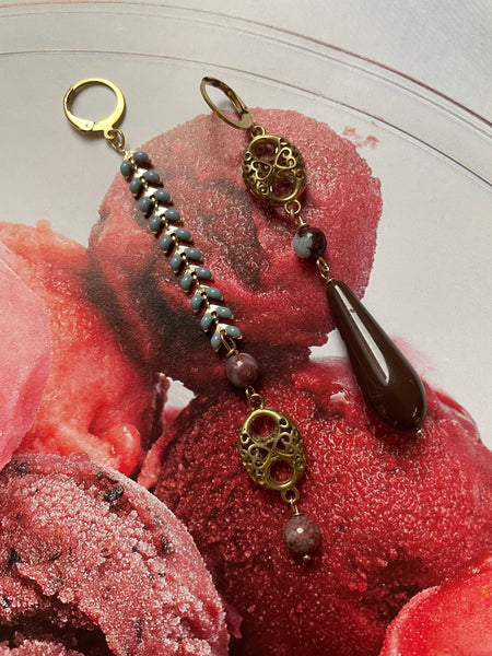 Gemelli diversi grigio e marrone con spina di pesce