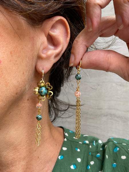 Gemelli diversi con fiore in ottone
