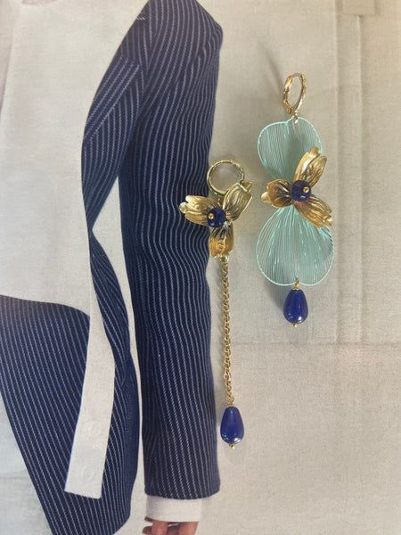 Gemelli diversi ali e fiori blu e azzurro