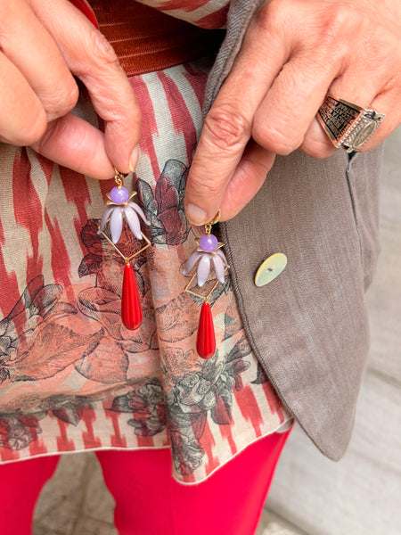 Orecchini con fiori, goccia e motivo geometrico
