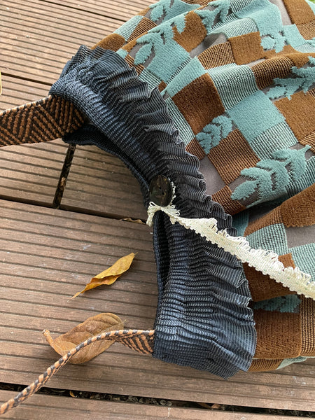 Borsa grande in velluto a quadrotti e foglie