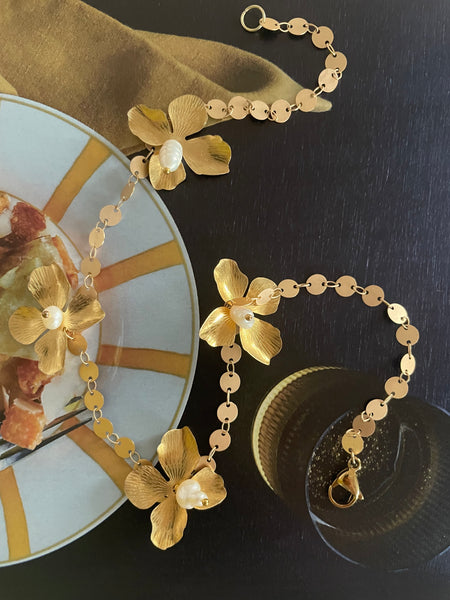 Collana girocollo fiori e perle di fiume