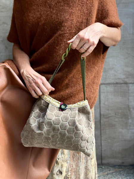 Borsa media in velluto geometrico grigio tortora