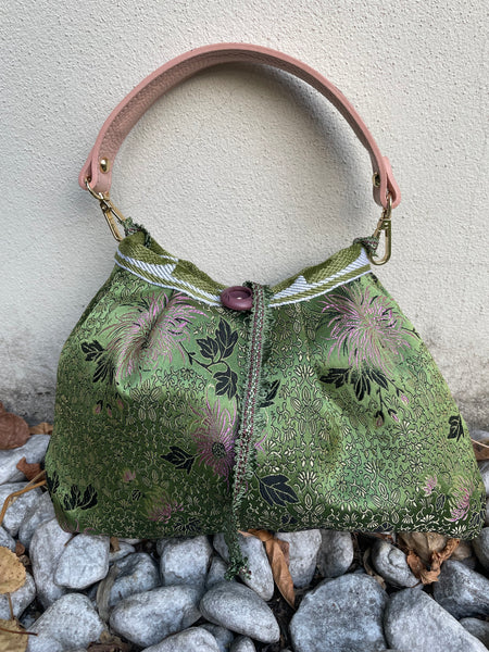 Borsa media in tessuto giapponese verde e crisantemi