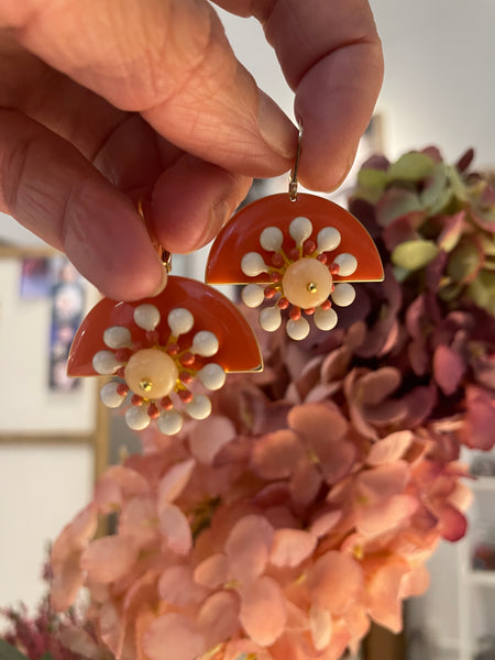 Orecchini mezzaluna arancio e fiore