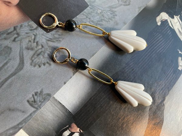 Orecchini bianco e nero decó