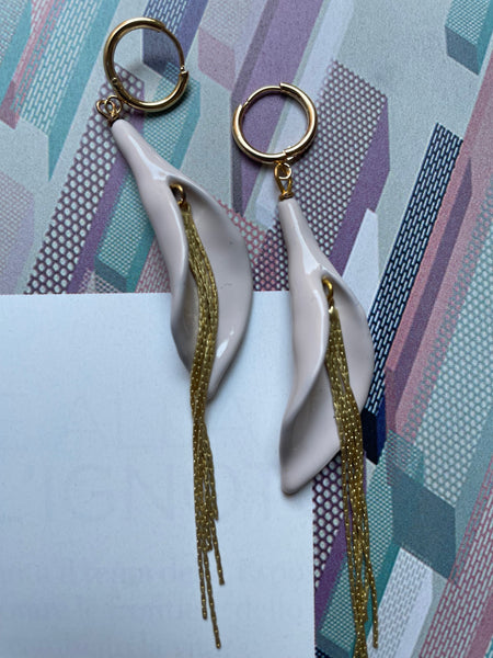 Orecchini calle e frangia